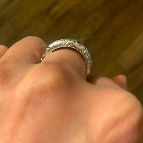 Beautiful ✨ Textured Dome 18 K white gold ring 6.5 - Picture 9 of 10